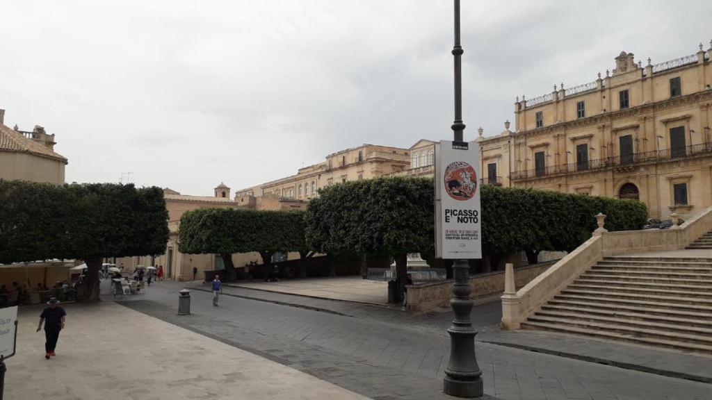 La Casa Re Basuli Noto Exterior photo