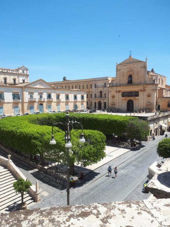 La Casa Re Basuli Noto Exterior photo